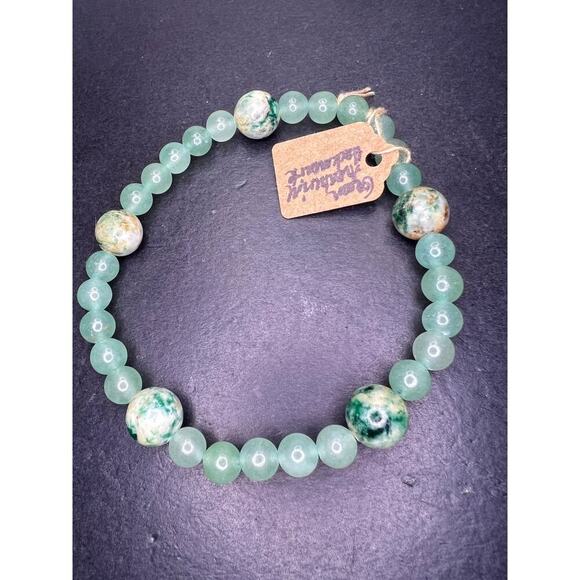 Green aventurine, and Hackmanite stretch bracelet 8 inch - Picture 5 of 7